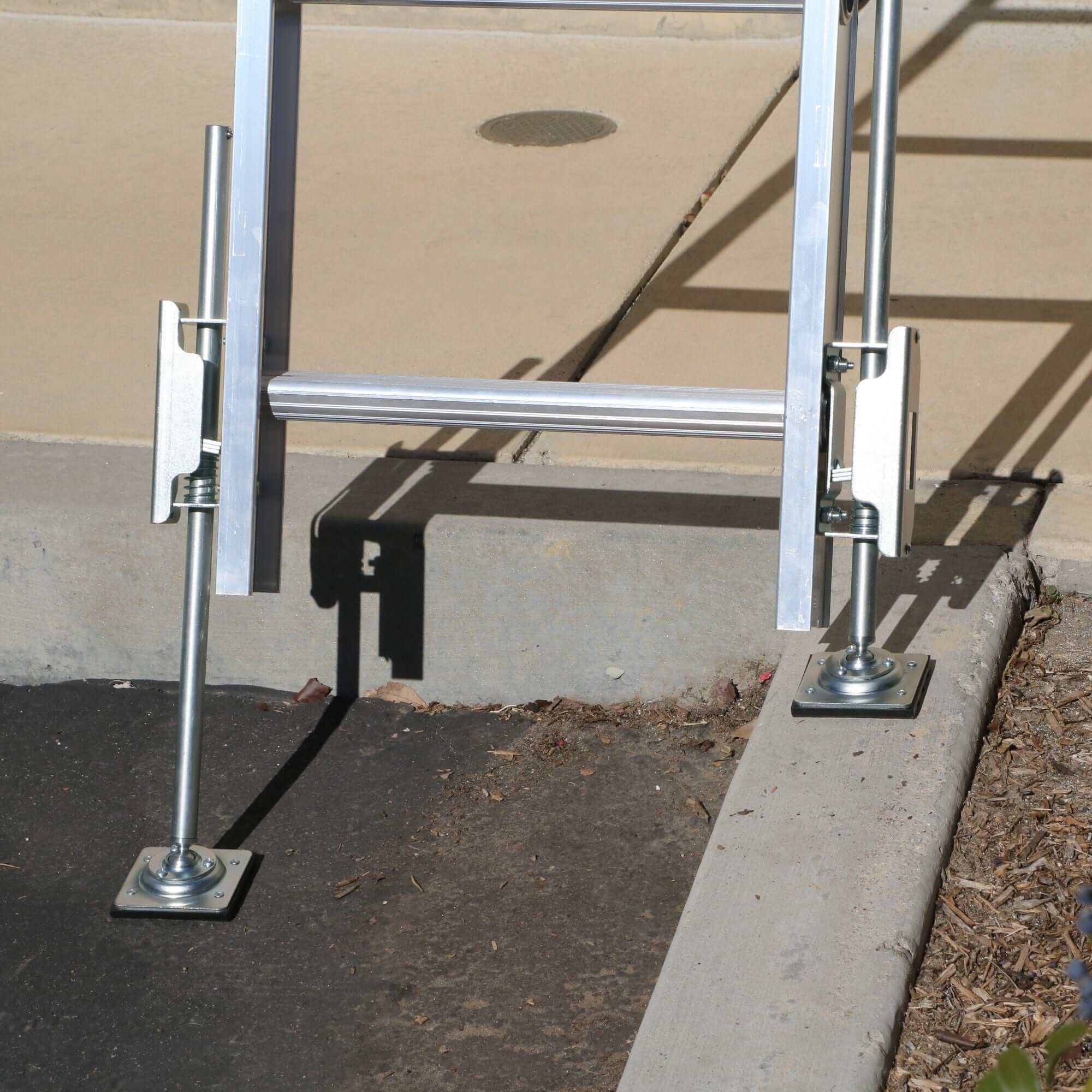 Ladder Levelers | Dynamite Ladder Pro SD-1015
